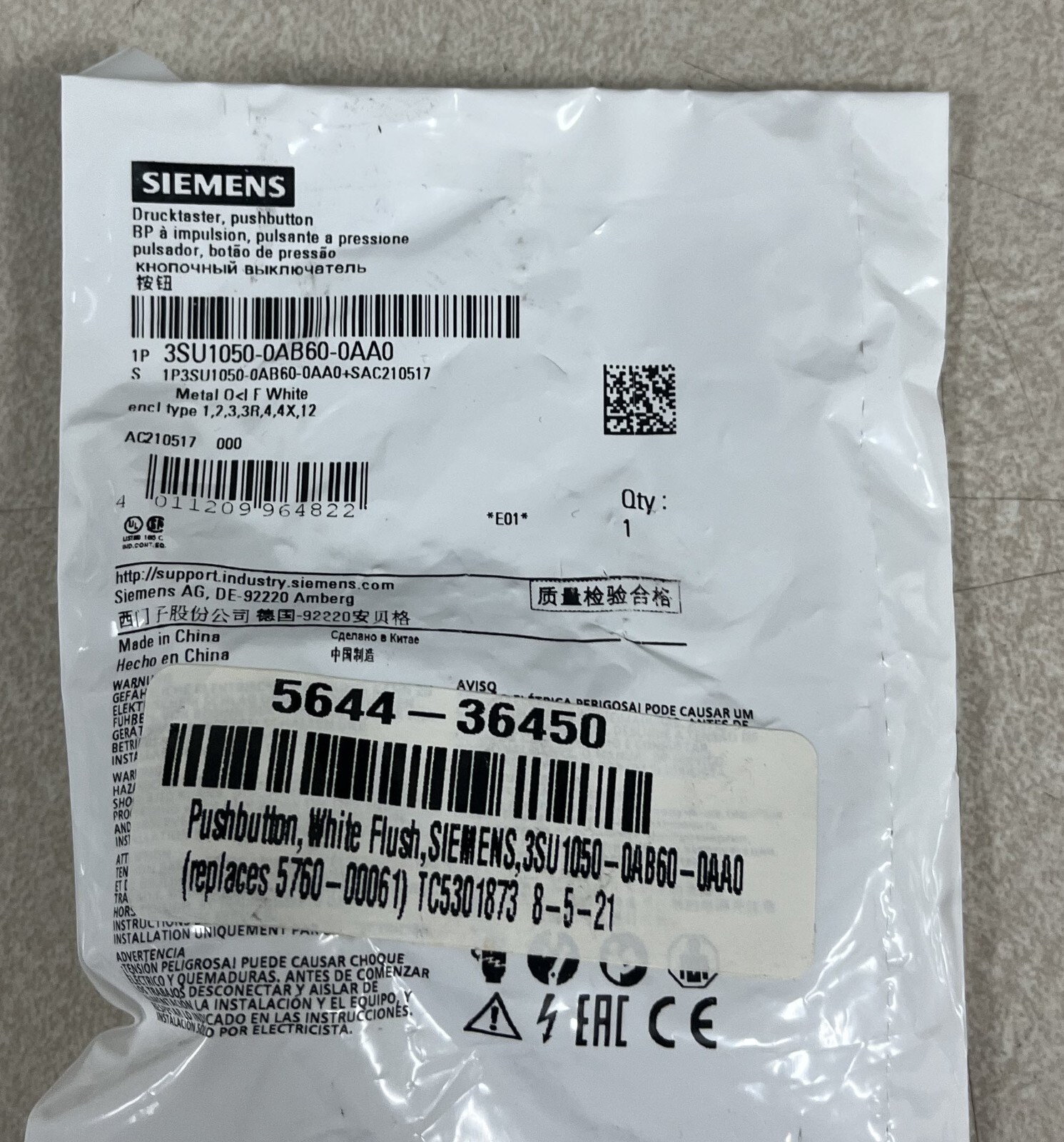 Siemens 3SU1050-0AB60-0AA0 22 mm White Momentary Push Button