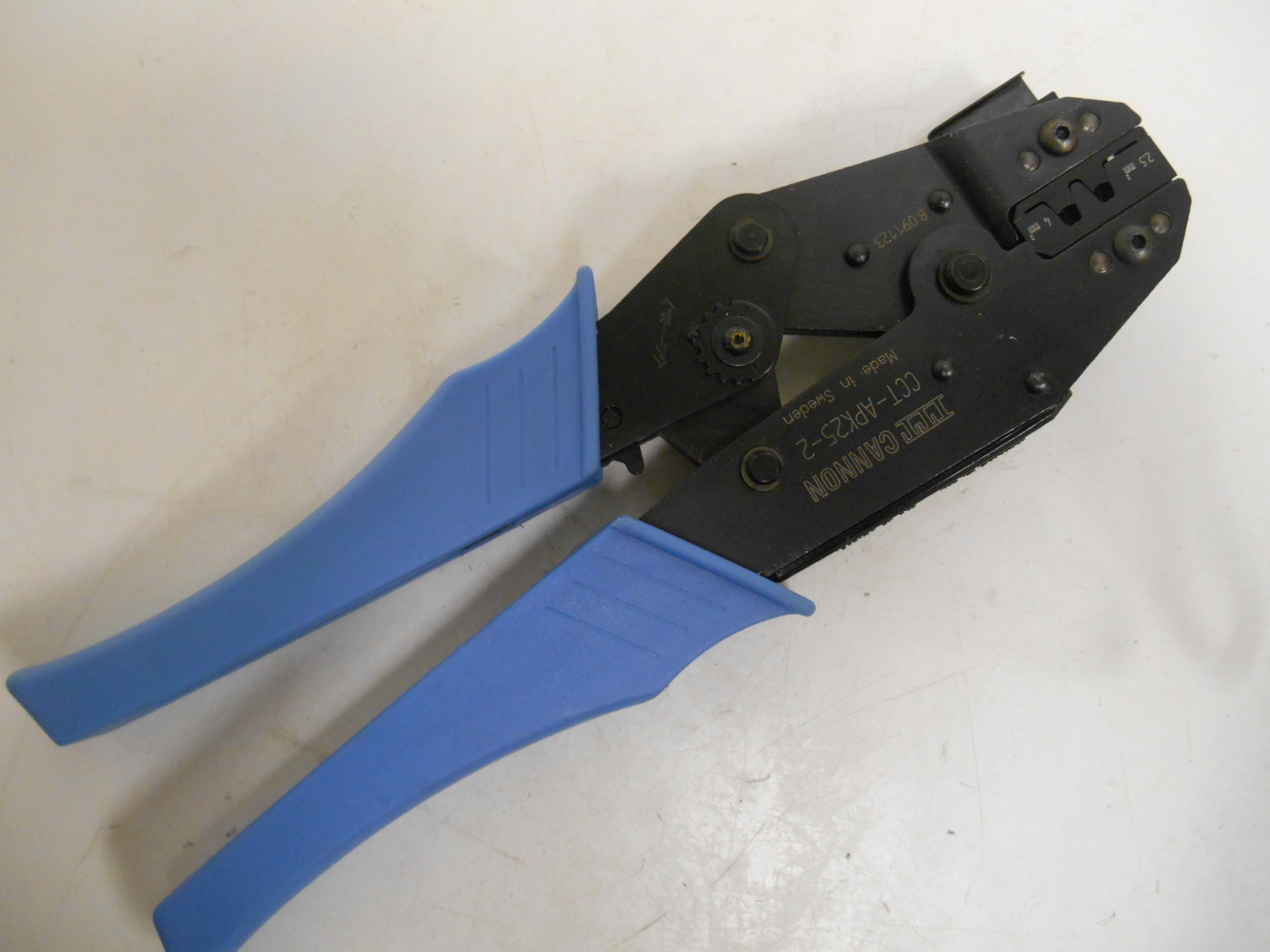 ITT Cannon CCT-APK25-2 Ratcheting Crimper, 2.5 & 4 mm^2