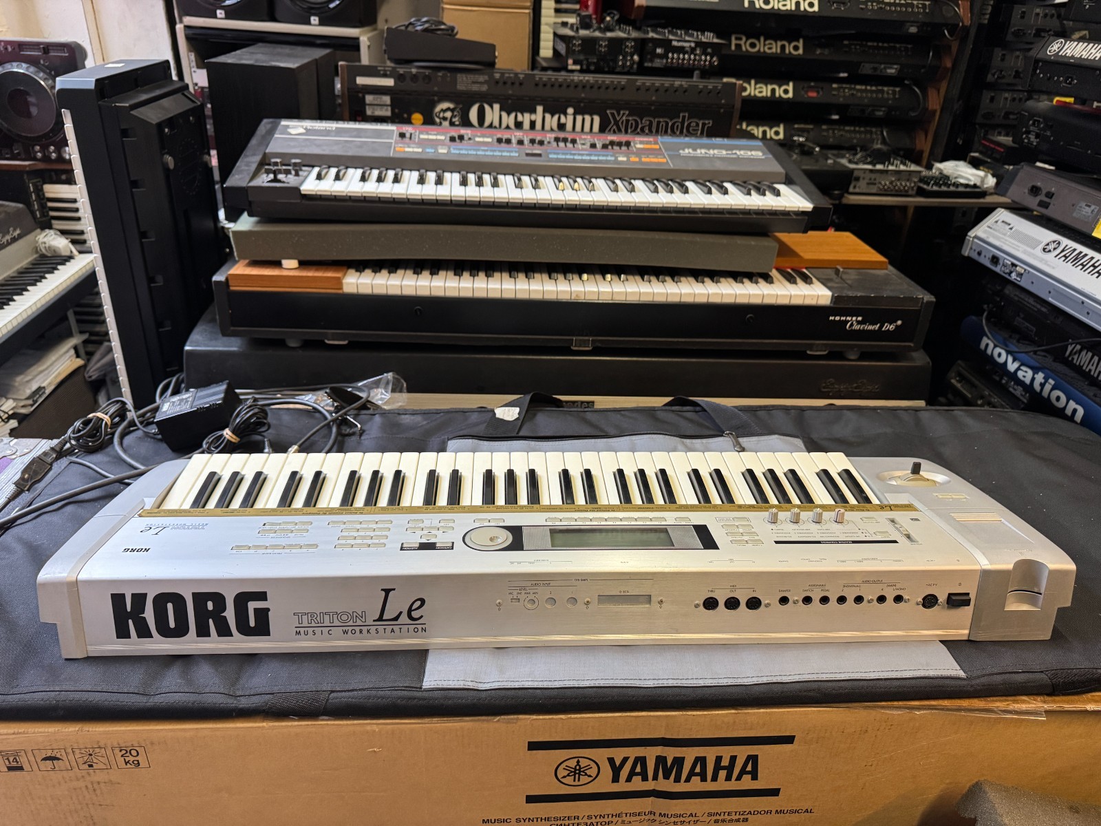 Korg TRITON LE 61 key synthesizer, piano/vintage keyboard  16mg  ARMENS