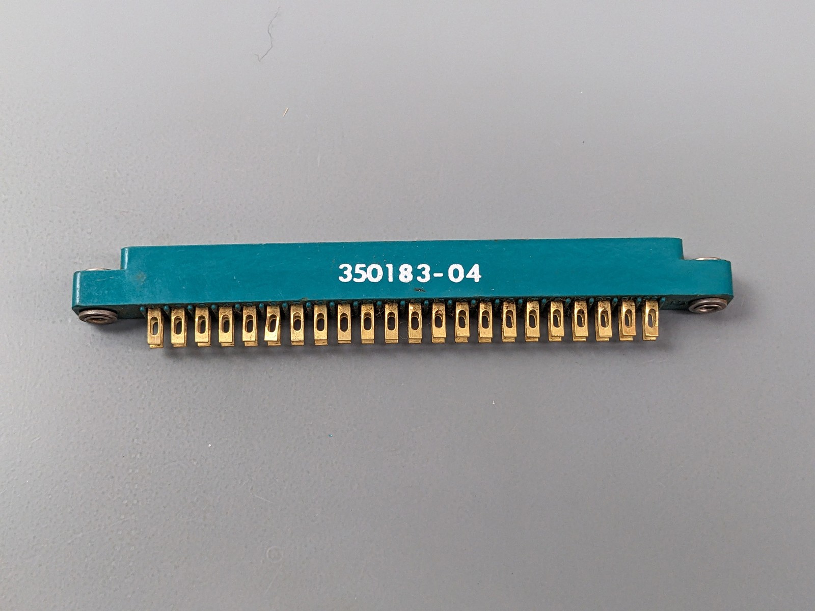 350183-04 Card Edge Connector 44 Pin 0.156in