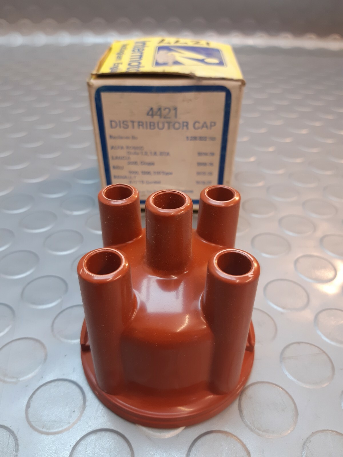 INTERMOTOR DISTRIBUTOR CAP 4421 - ALFA ROMEO LANCIA NSU RENAULT 70S