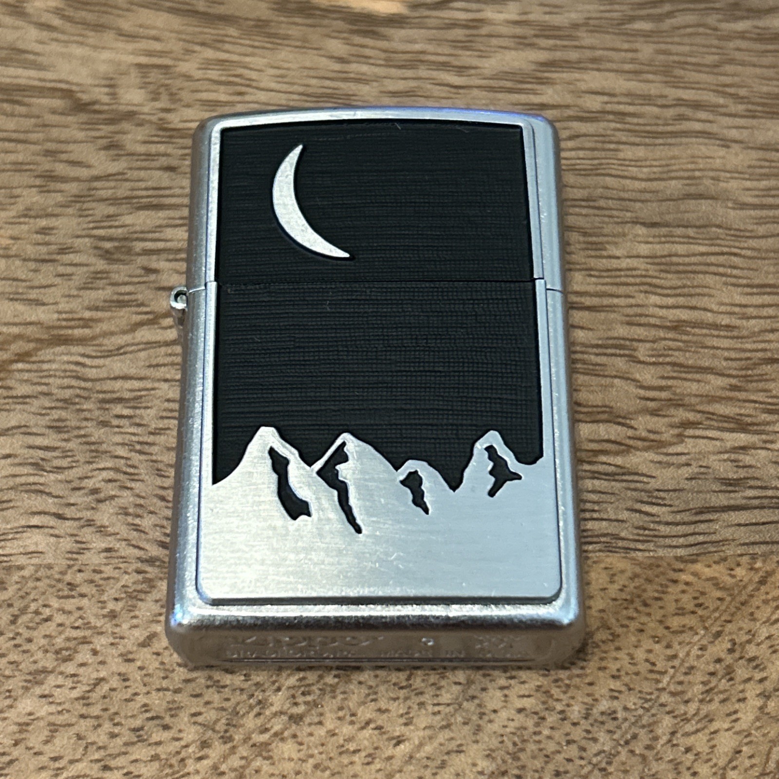 2000 Zippo Lighter Moon Over Mountain Marlboro Unstruck In Box