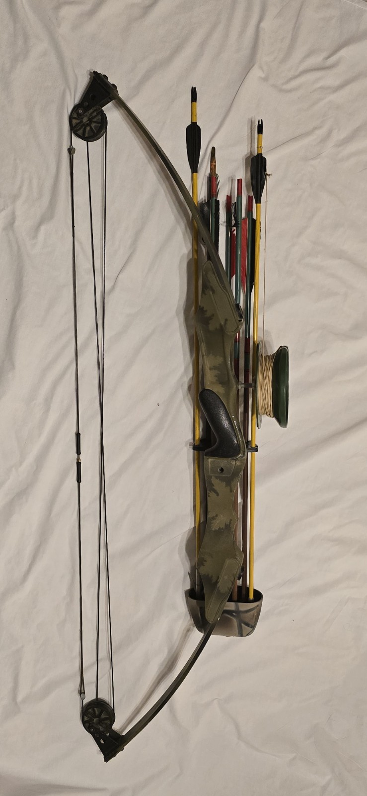 Vintage PSE Compound Bow RH Camo Fiberglass Limbs Quiver Arrows Hunting Bow