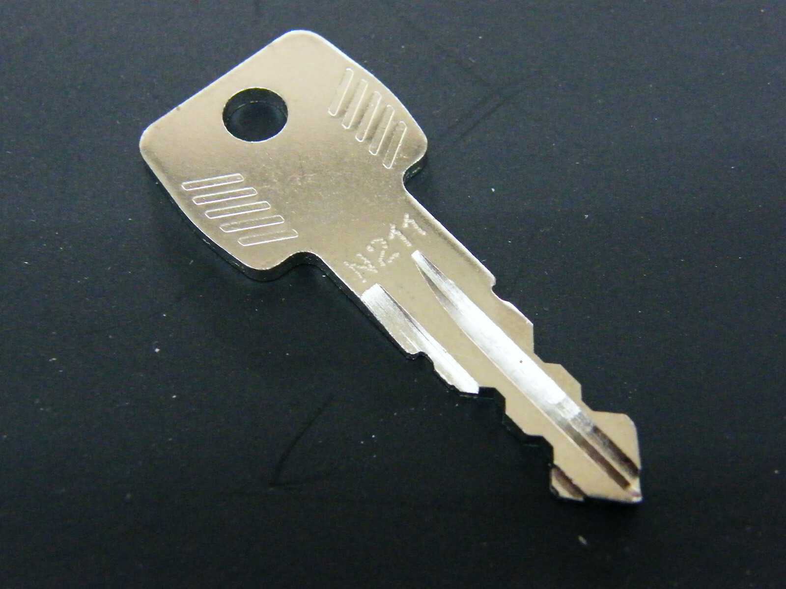 Thule Key N211 N211 Replacement Key for Rear Rack Roof Boxes Roof Rack