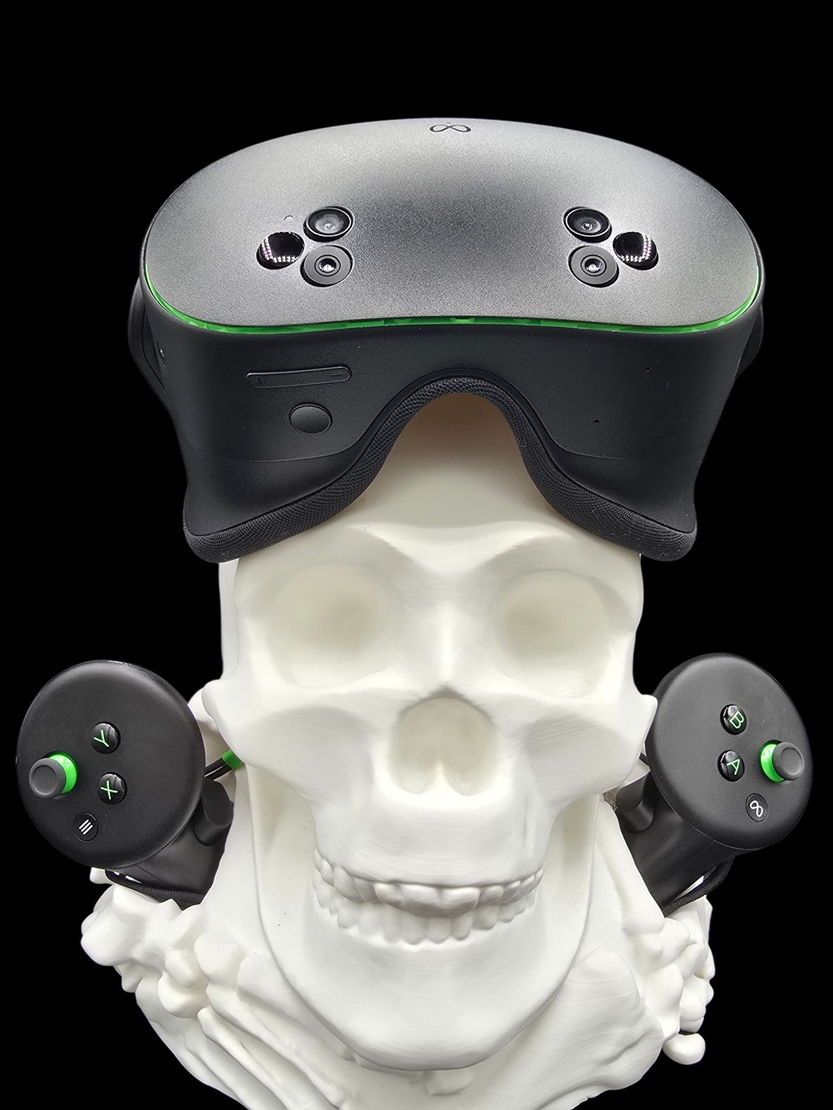 3D Skull VR Headset or Headphone Stand w/ Color Changing LED Light