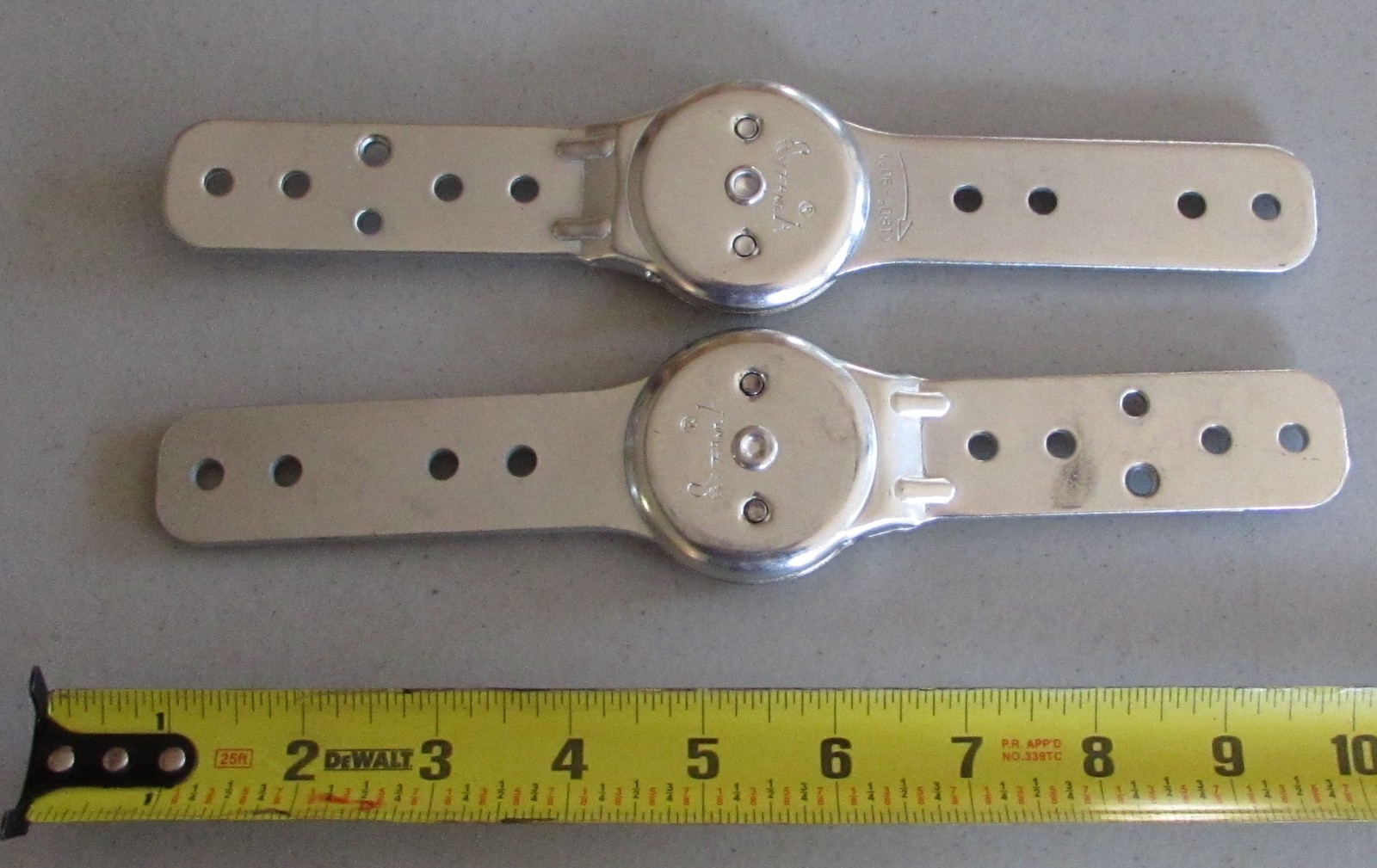 Furniture Hardware 180°- 90° auto return angle locking sofa hinge (Pair)
