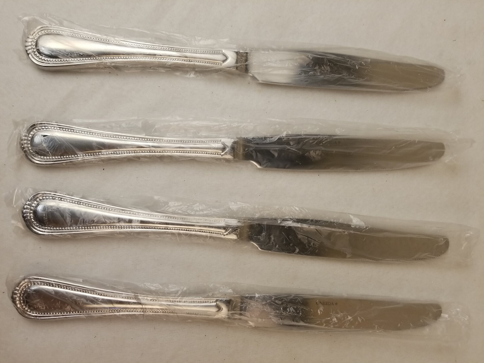 Oneida COUNTESS Stainless 4 Dinner Knives Beaded Glossy NEW Flatware E51N