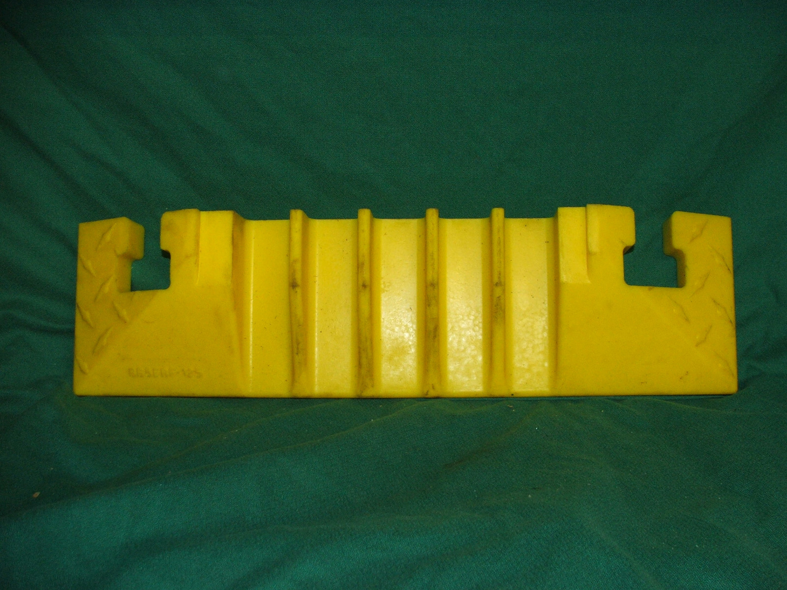 Bumble Bee BB5 EBF 125 5 slot Cable Ramp Protector FEMALE   End Cap     NEW
