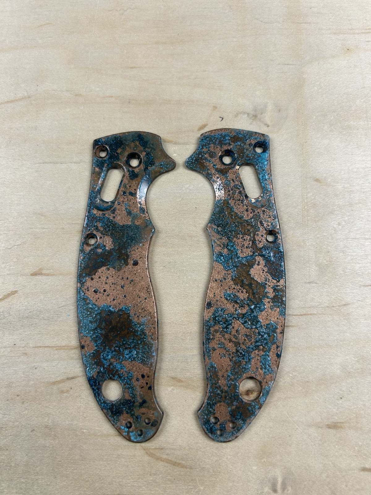 Nodak Custom “Snap, Crackle, Pop” Shipwreck Copper Spyderco Manix 2 Scales