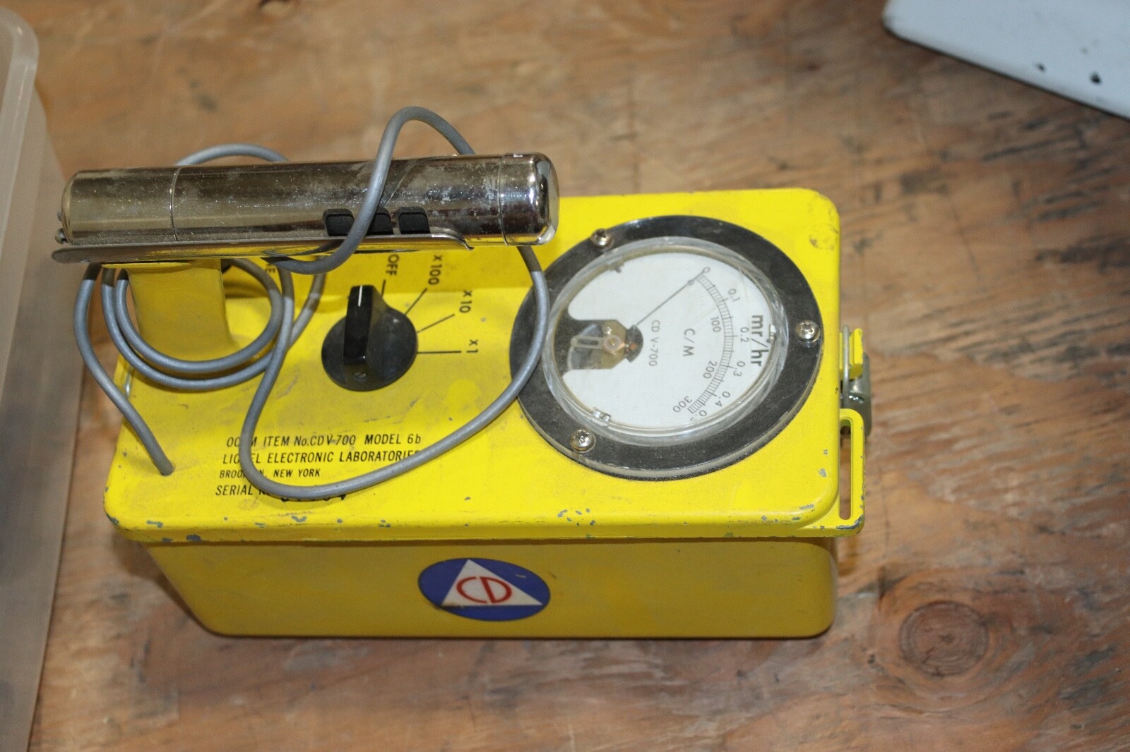 CD V-700 LIONEL  Geiger Counter Meter