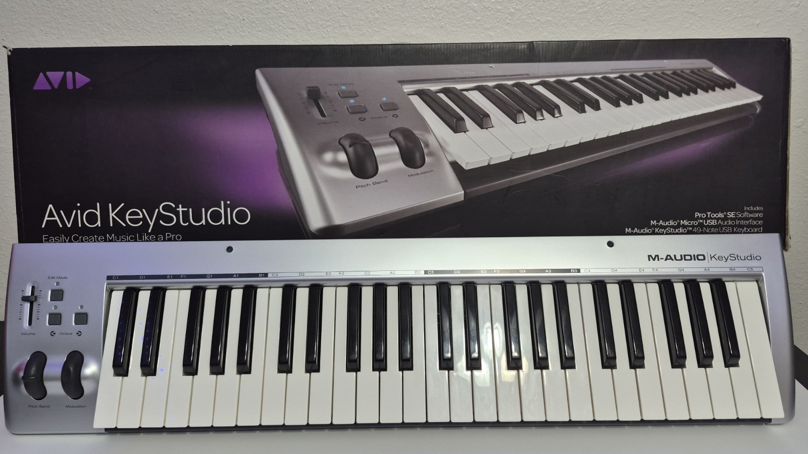 M‑Audio KeyStudio 49 USB MIDI Keyboard Controller + Box + USB Cable – Works
