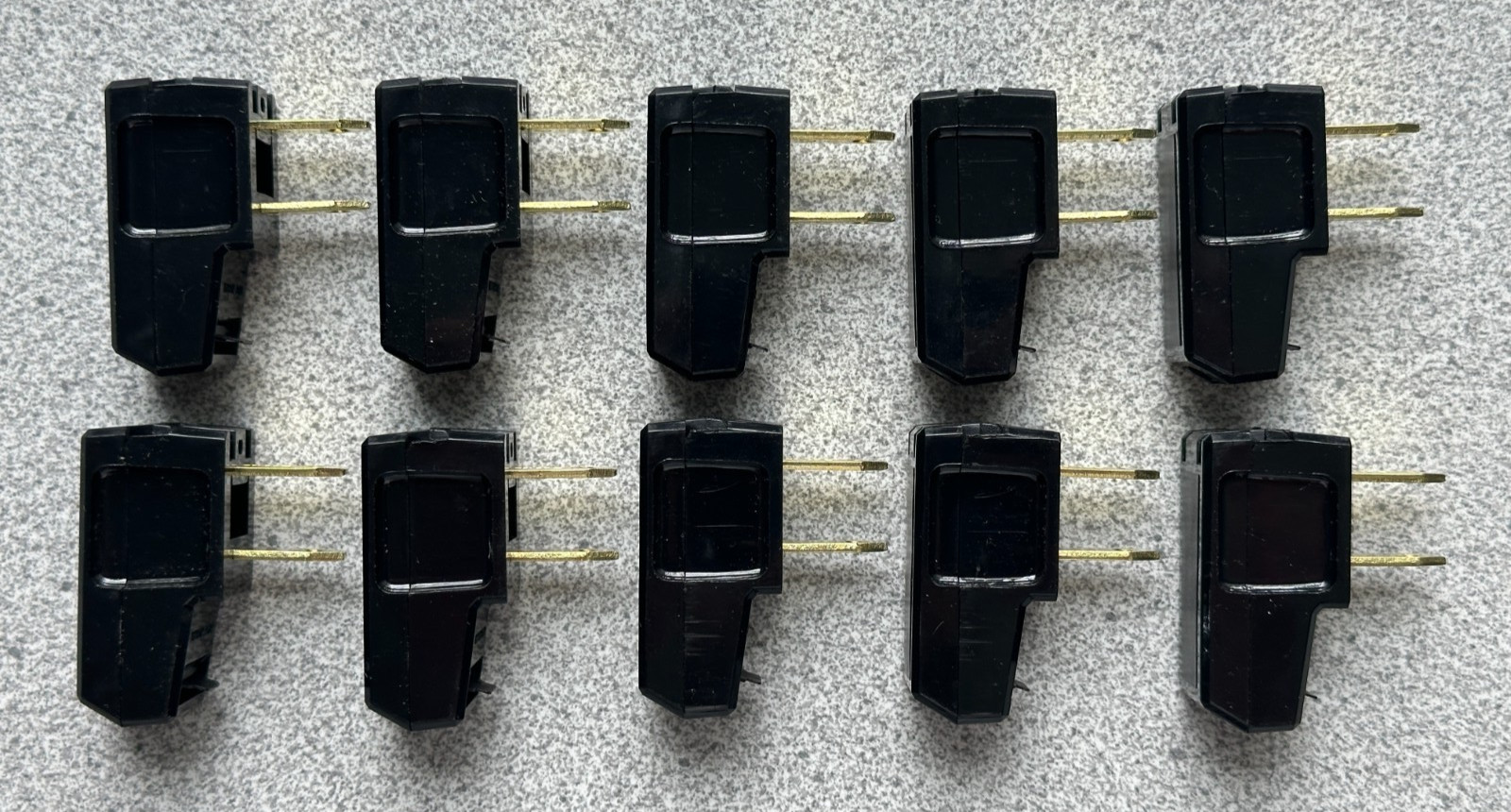 LOT of 10 NEW Eaton 2600BK-BU straight blade plug 15A 125VAC Black 2 Pole 2 Wire