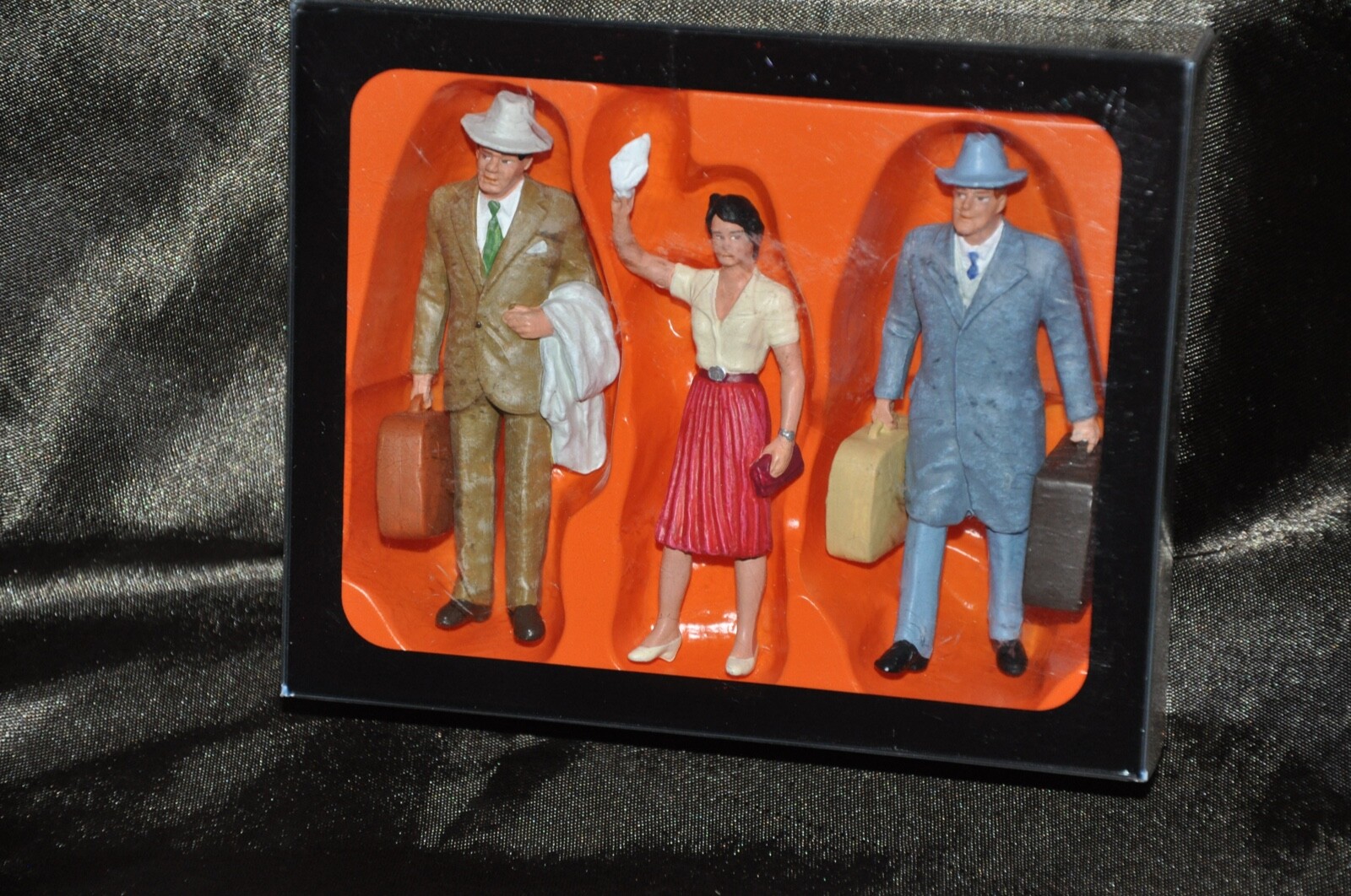 Original Preiser Miniature Figures #45034  (3)Travelers In Original Box