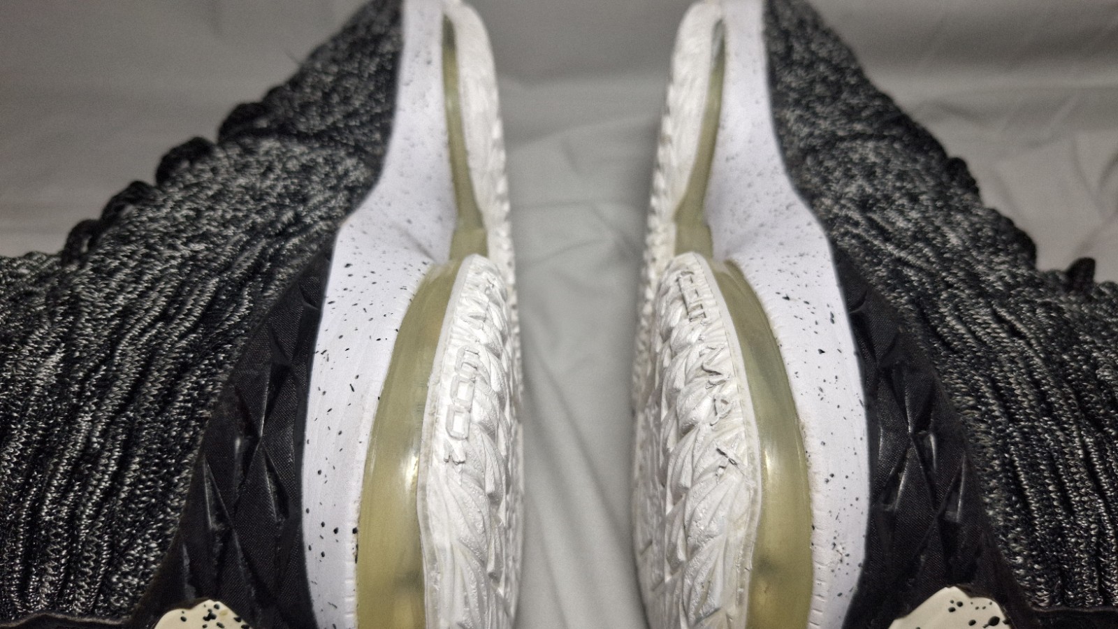 Size 10.5 - Nike LeBron 15 Ashes - 897648-002