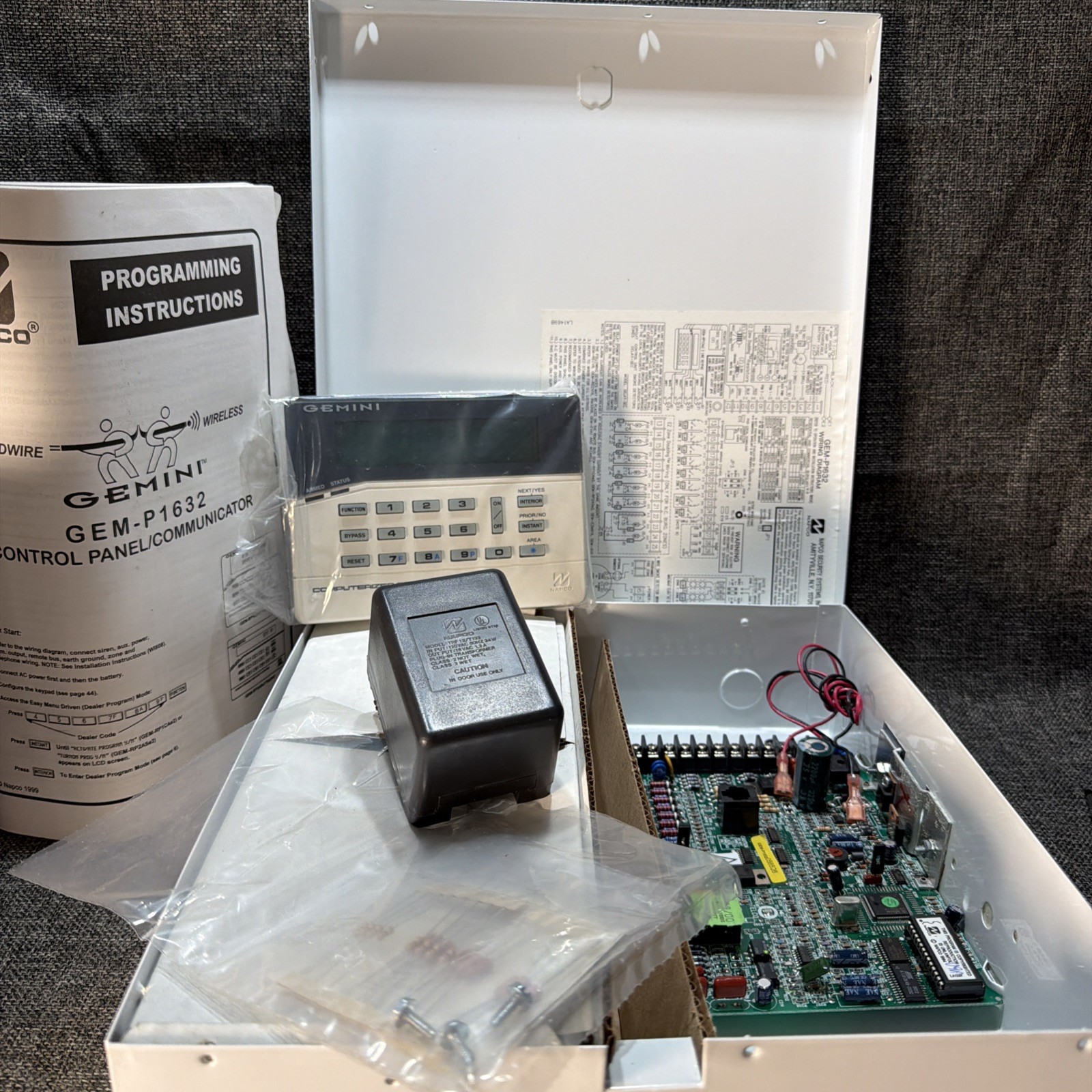 Napco Gemini GEM-P1632 Alarm System Board Cabinet Home & Business And Keypad