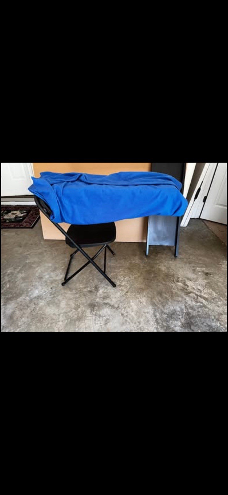 Chair Suspension illusion