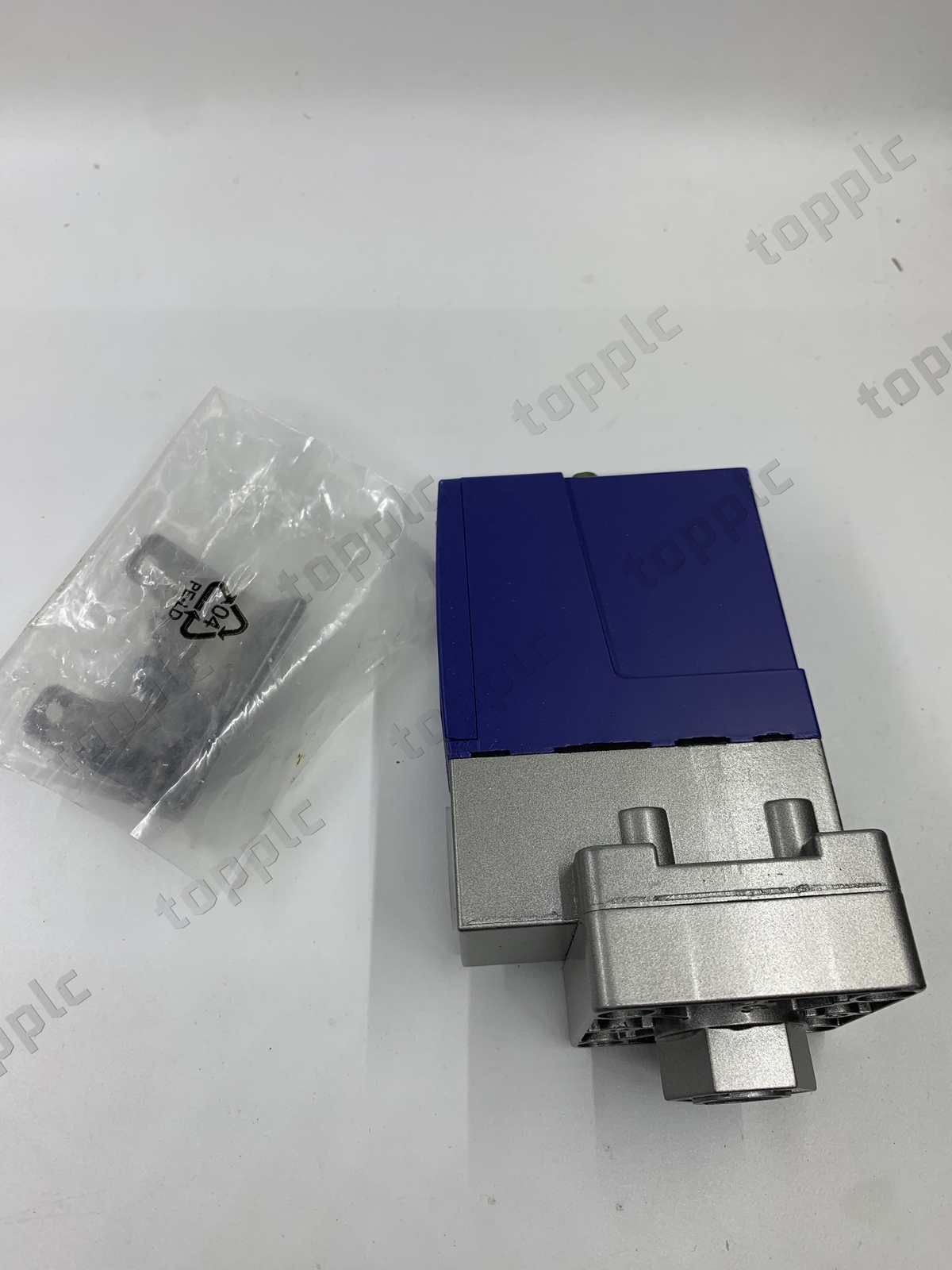 1PC NEW XMLB002A2S11 Schneider#