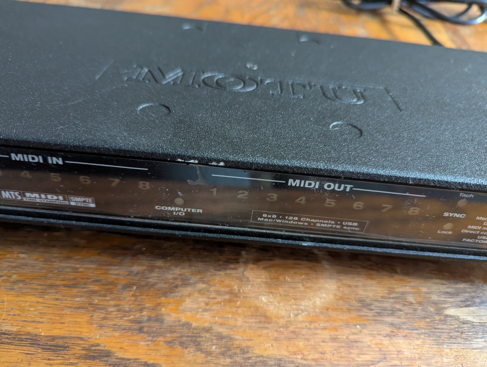 MOTU MIDI Express XT USB 8-In / 8-Out USB MIDI Interface and SMPTE Syncronizer