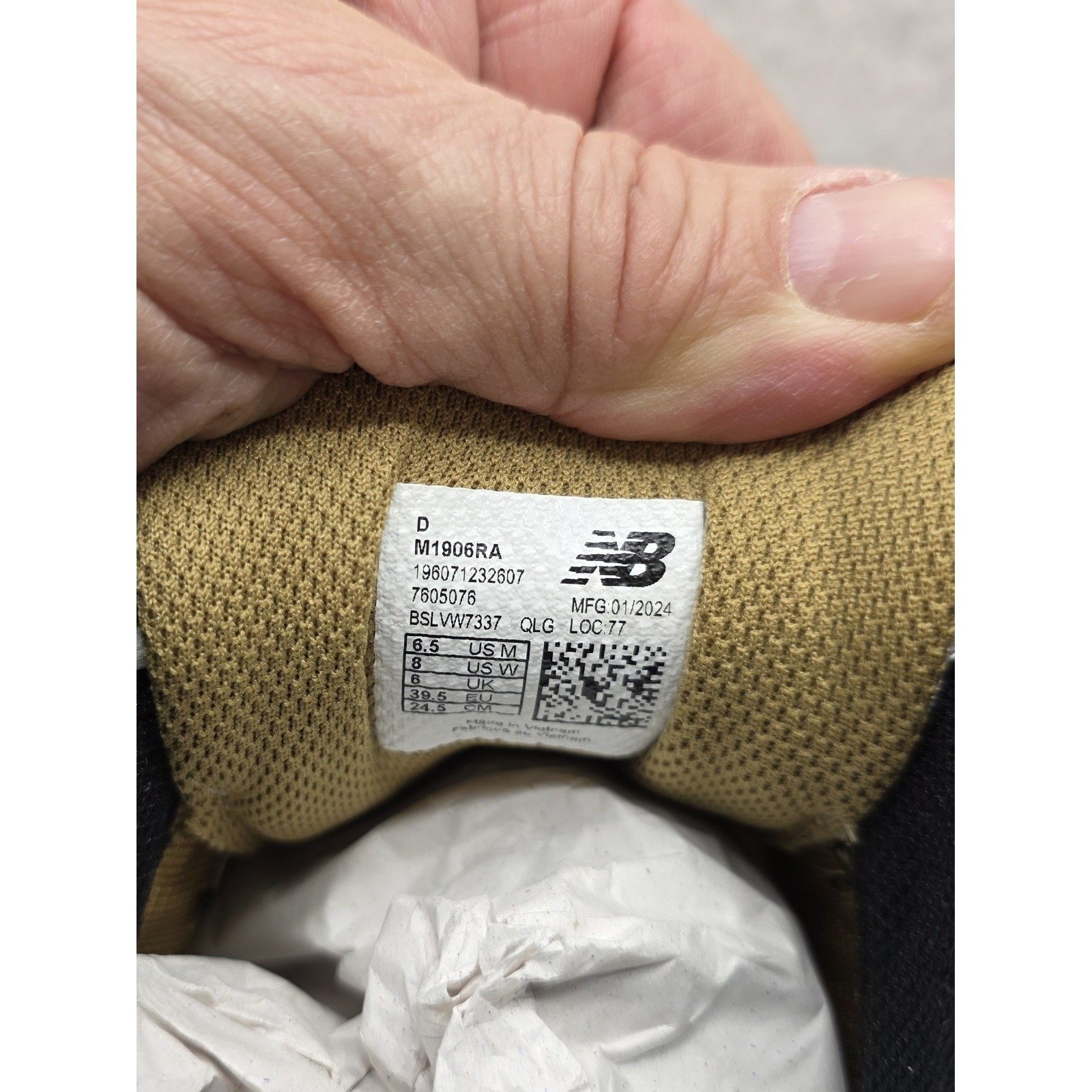 New Balance M1906RA Men's 1906R White & Gold Running Shoes. NWOB. Size 6.5
