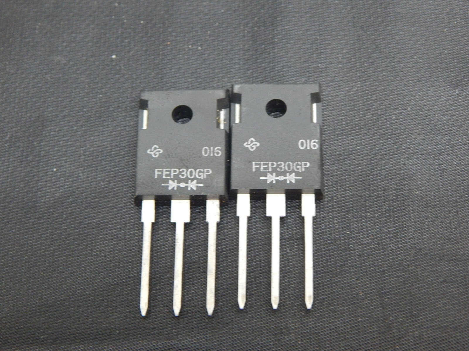 VISHAY FEP30GP SWITCHING DIODE 400V 30A TO-247AD -LOT OF 2 DIODES -FAST SHIPPING