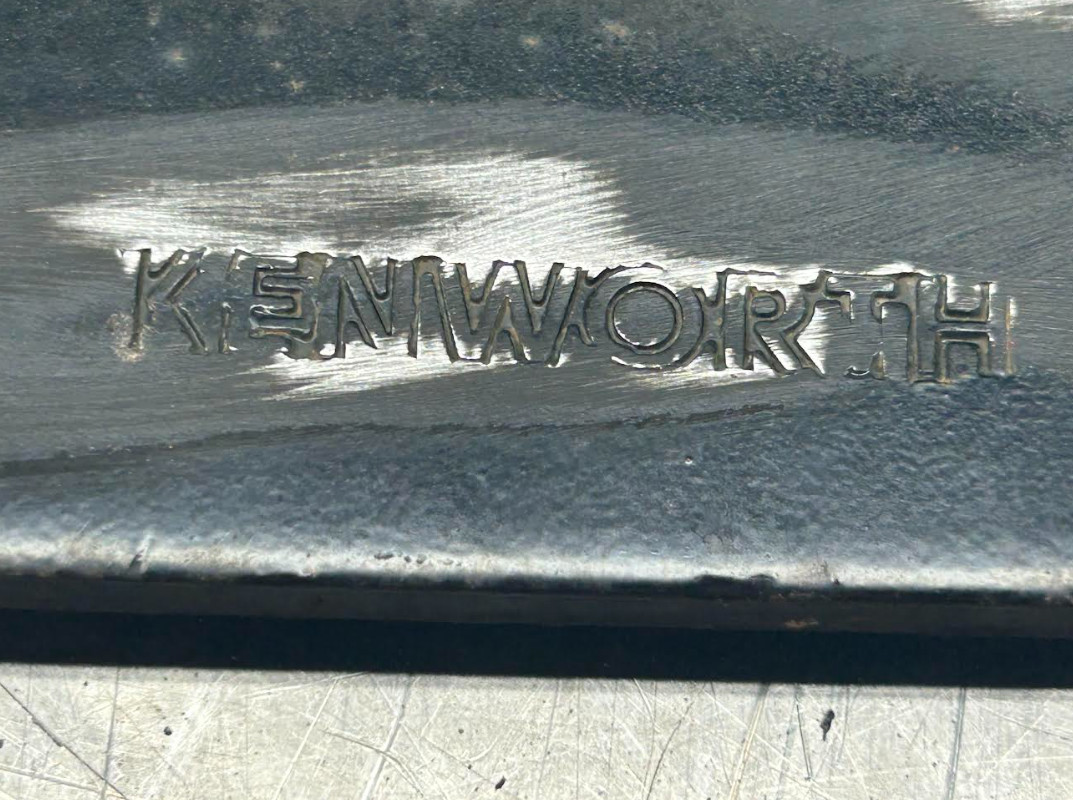 KENWORTH N85-1086 SUPPORT-BOX DPF LH
