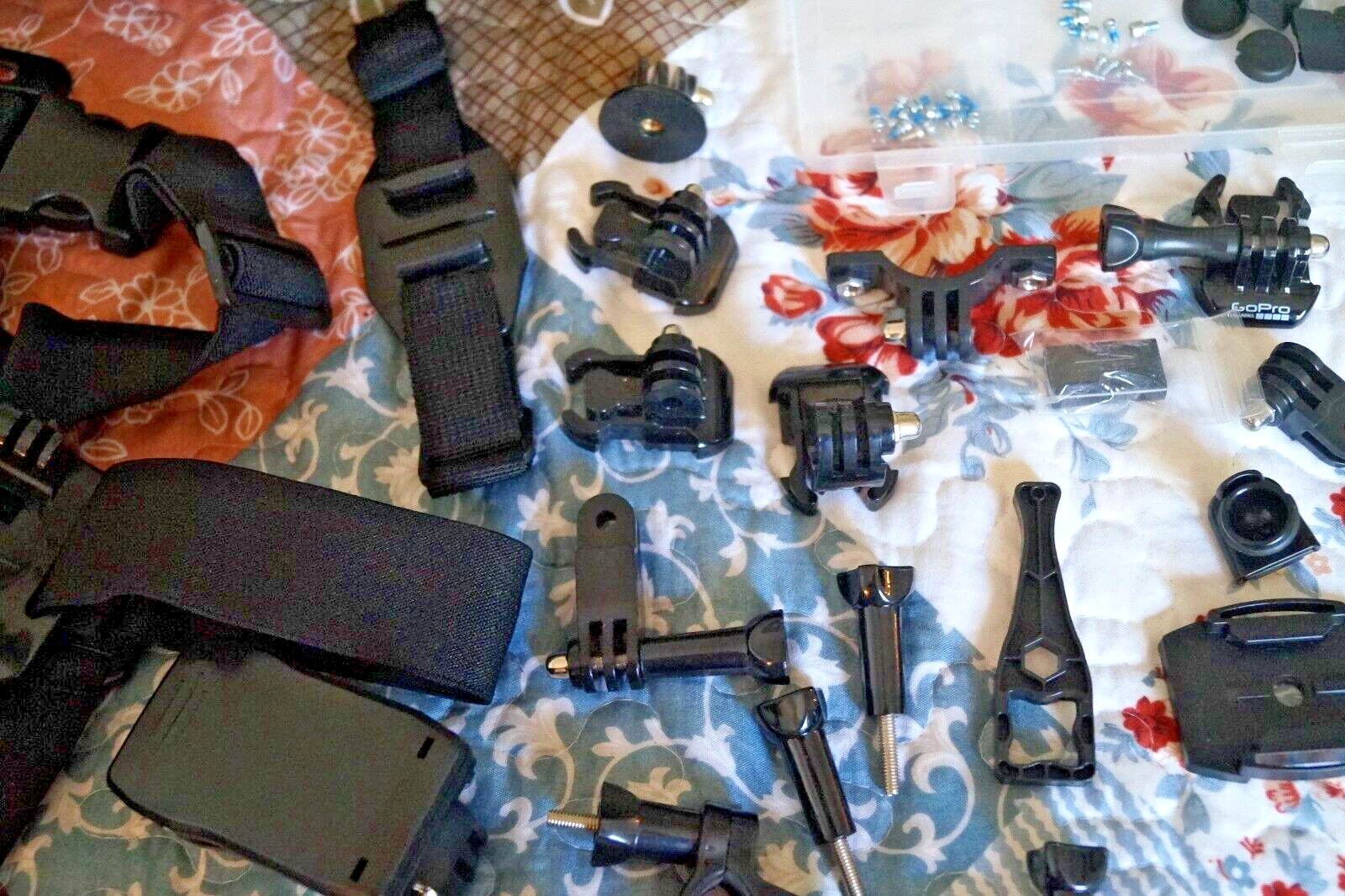 GO PRO & COMPATIBLE PORTABLE CAMERA ACCESSORIES 95 PC LOT + CASES