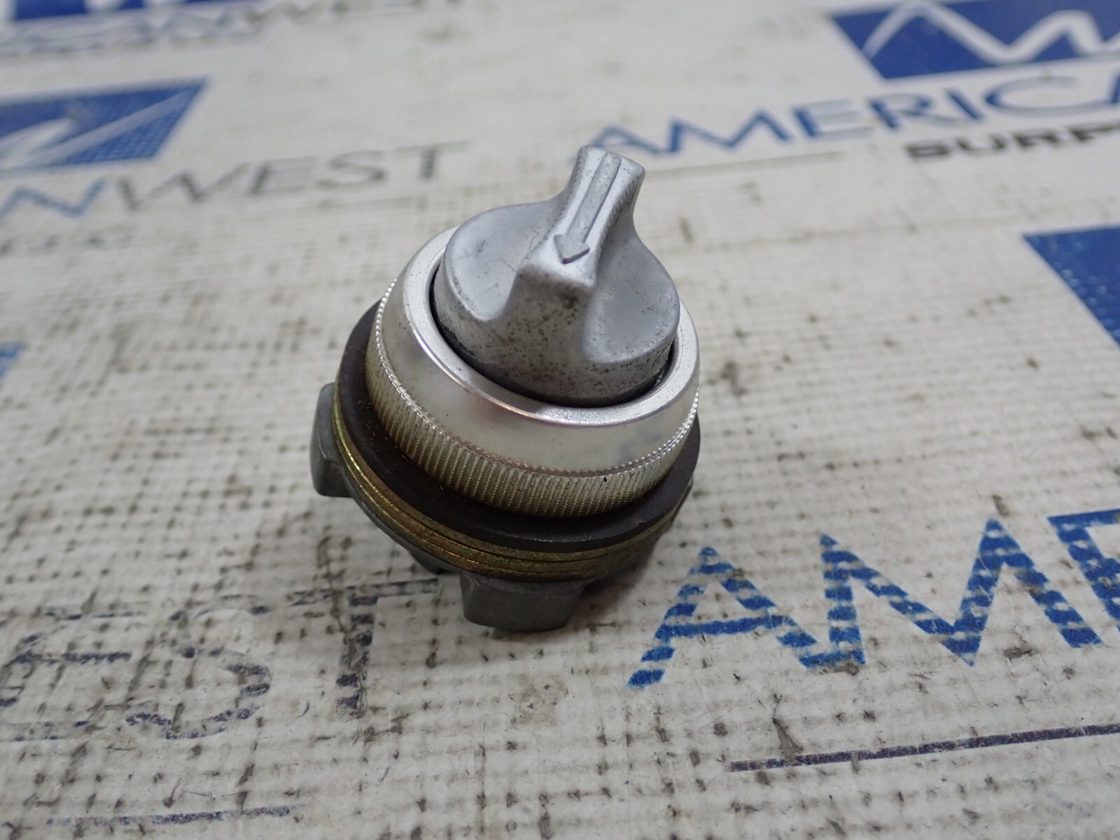UDA Clark Selector Switch HO 3 Position Maintain