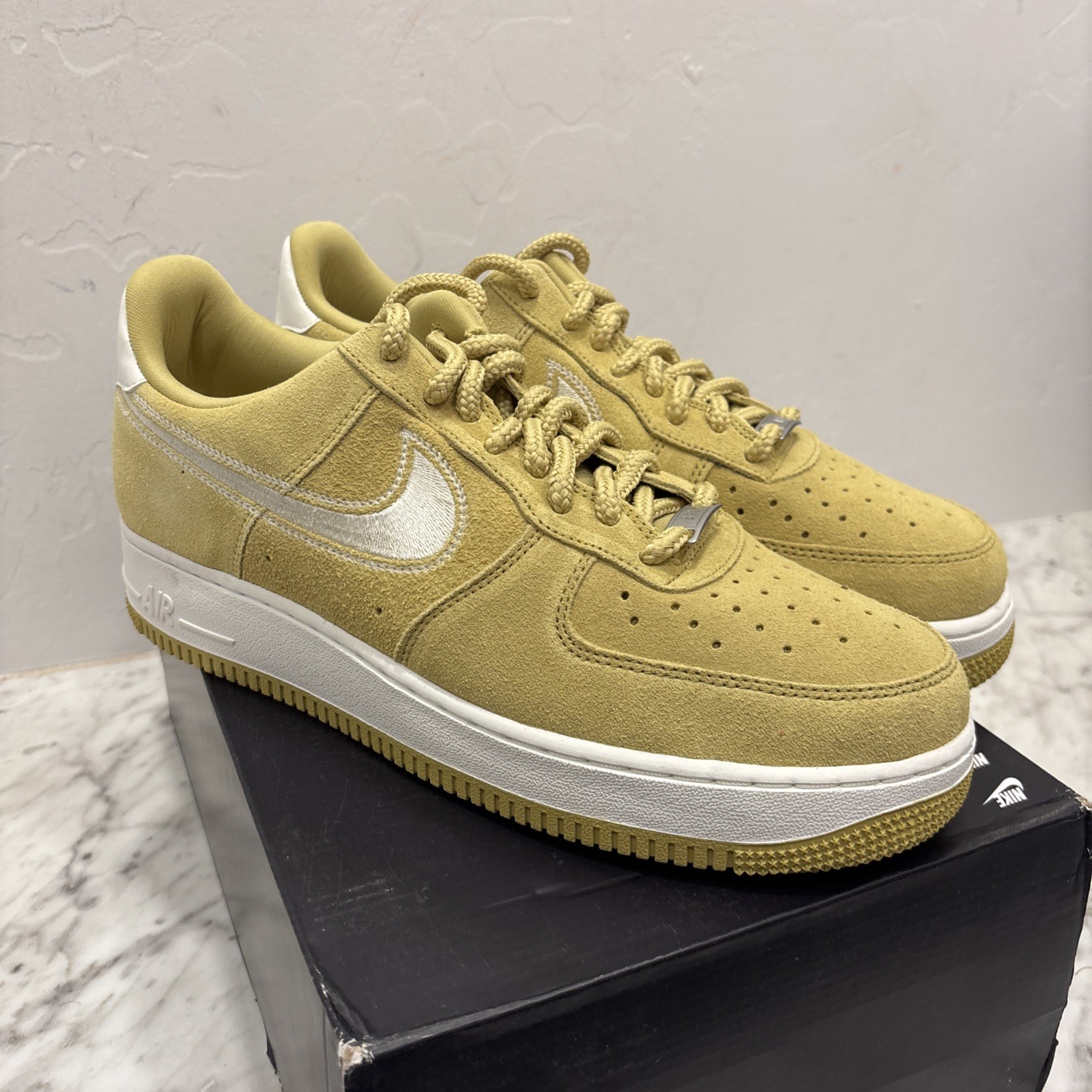 NEW Men’s Size 10 Nike Air Force 1 '07 LV8 Buff Gold Sail HJ4465-700 Low AF1