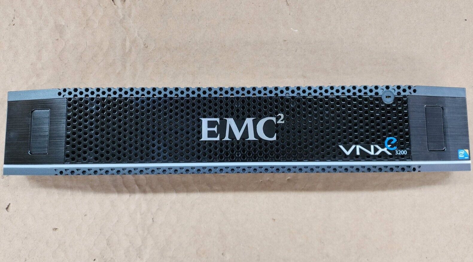 EMC 100-565-064 2U Front Bezel Faceplate for VNXe3200 25 Bay Storage Arrays