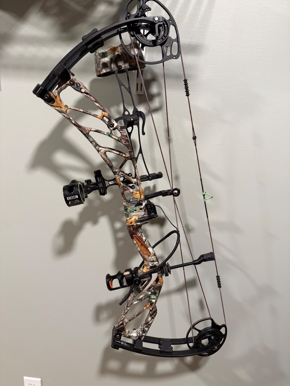 elite kure compound bow 23-30” draw 65 lbs