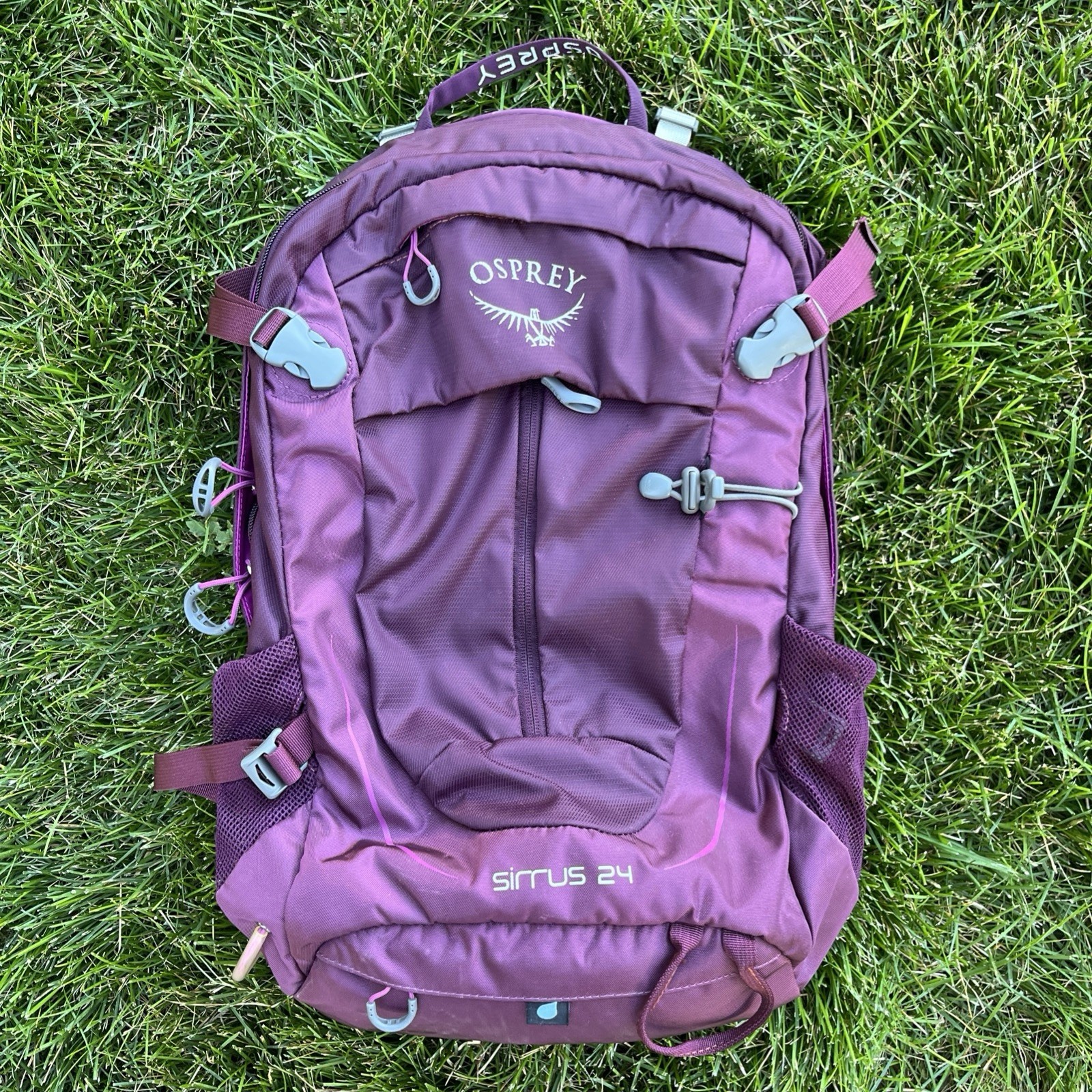 Osprey Sirrus 24 Hiking Backpack 38-51cm Ventilated Purple w/ Rain Cover