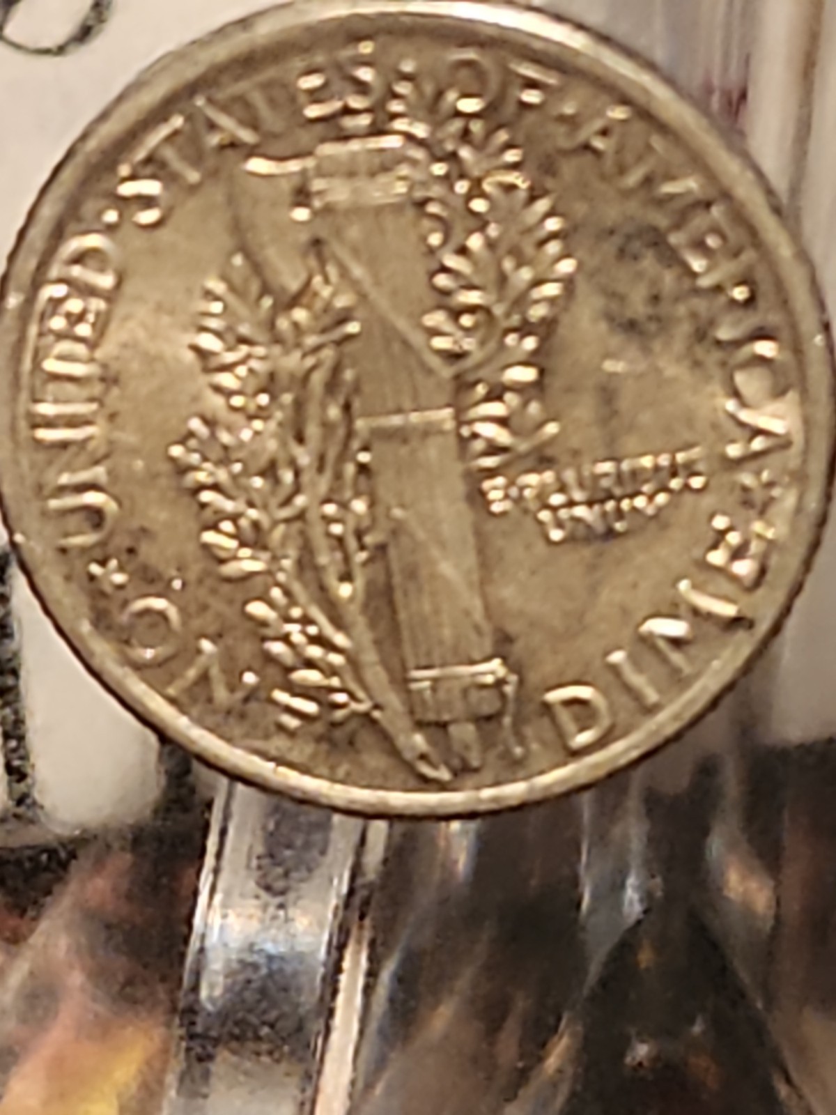1917-P Mercury Silver Dime Great Condition FB - Full Split Bands