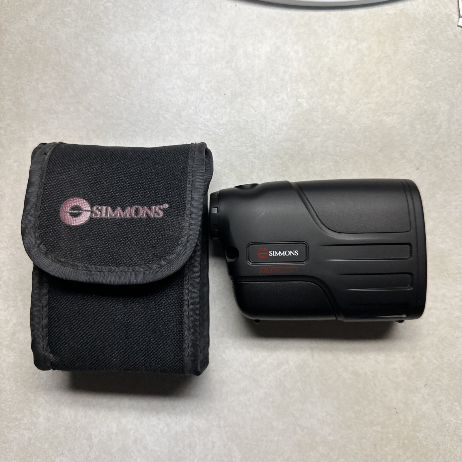 Simmons LRF 600 Rangefinder Golf Laser range Finder with Case