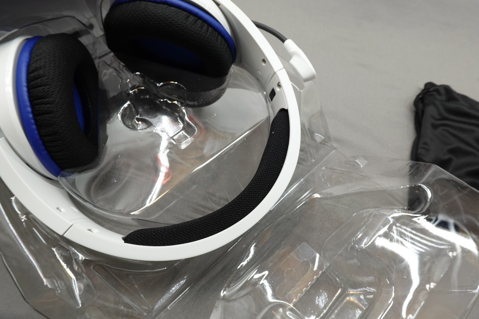 (4) HYPERX GAMING HEADSETS BUNDLE AS-IS ***NOT-WORKING*** FOR PART ONLY !!!
