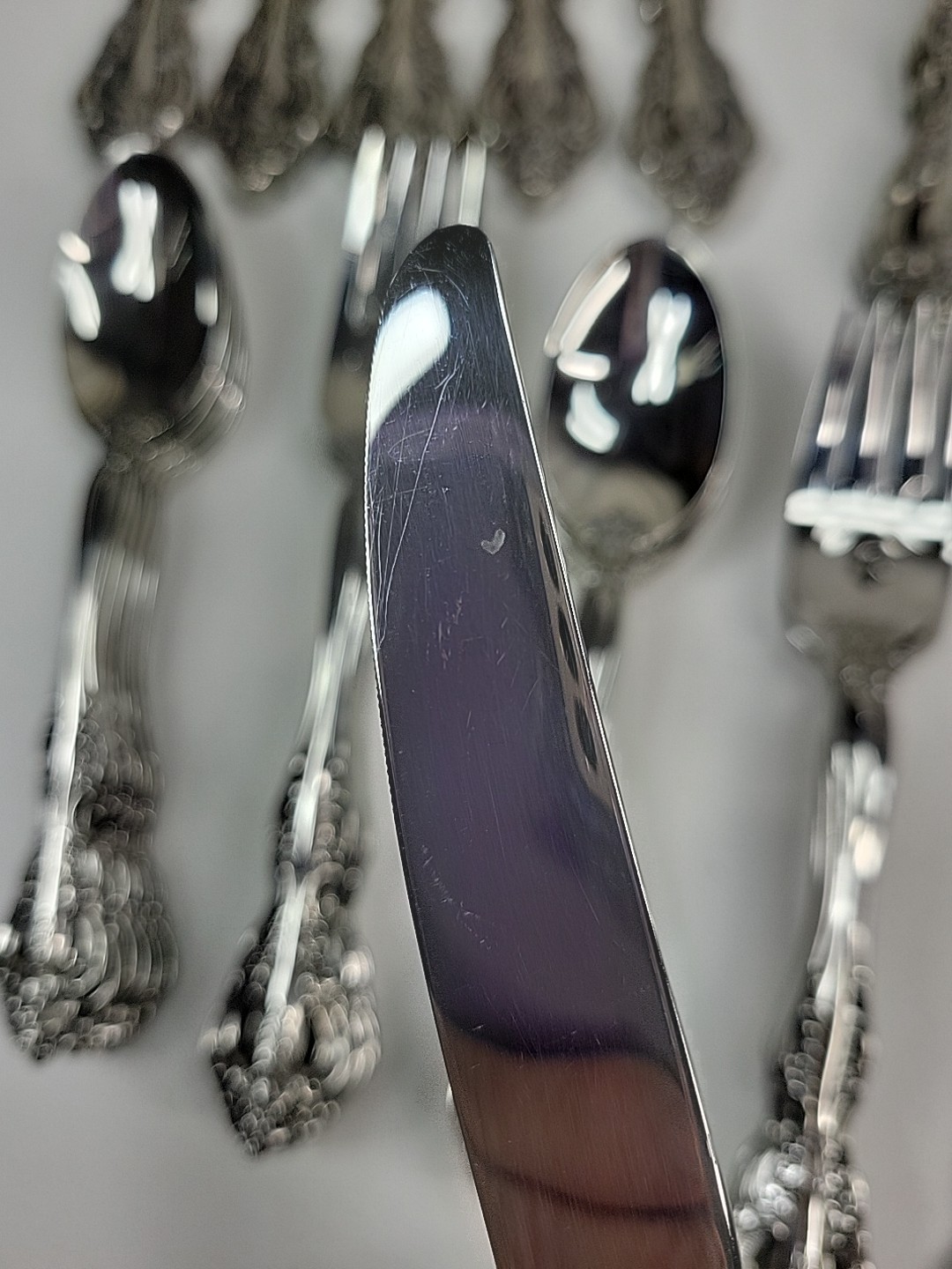 ONEIDA Heirloom Cube Michelangelo Stainless Flatware 60 +Pieces Service for 12