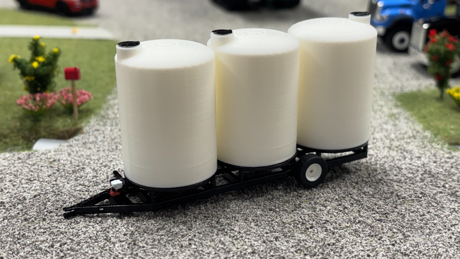 1/64 Triple Cone Bottom Fertilizer Trailer (Black frame,  White Tank)