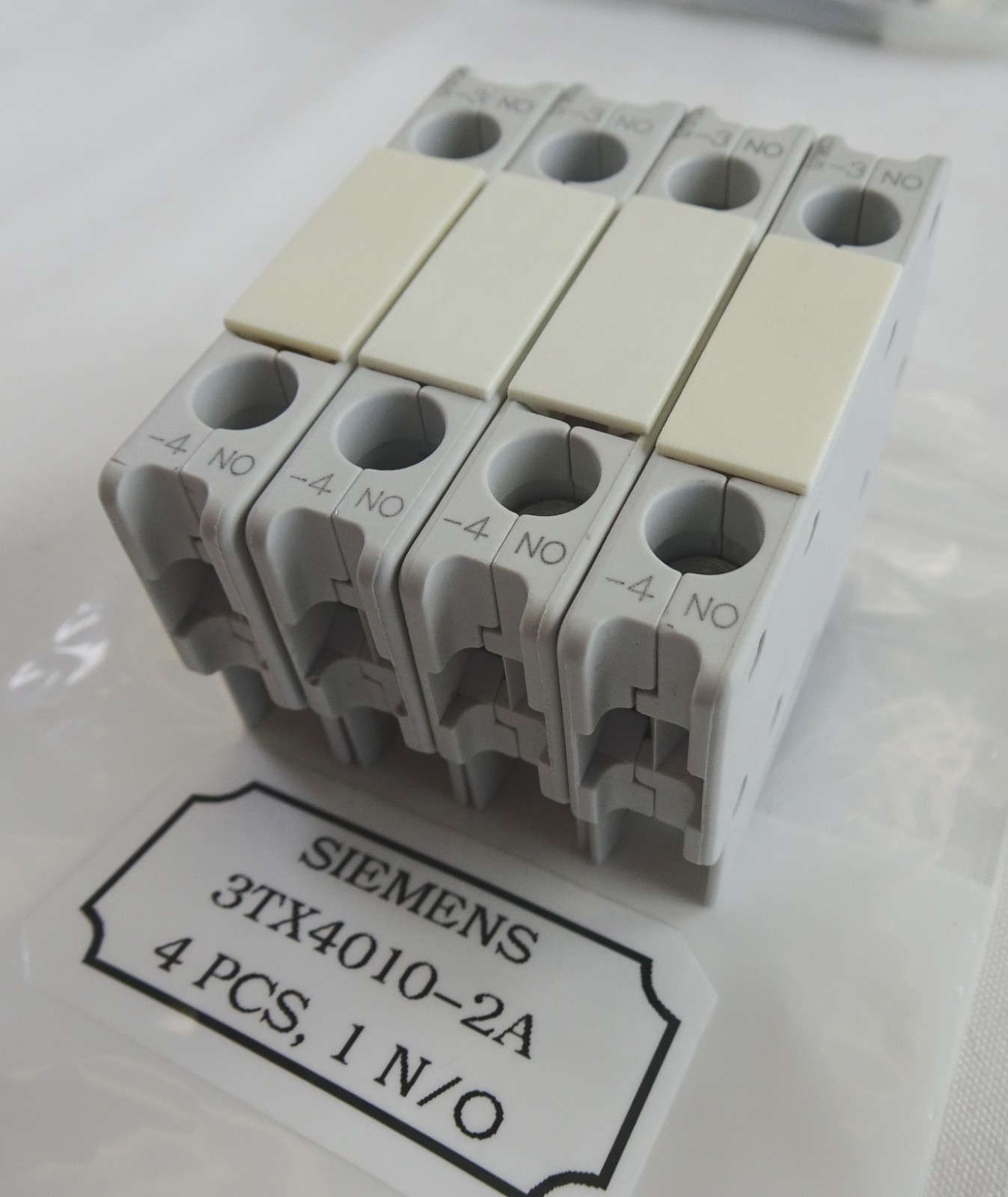 *NOS* (LOT OF 4) SIEMENS 3TX4010-2A AUXILIARY CONTACT BLOCKS, 1 N/O (411)