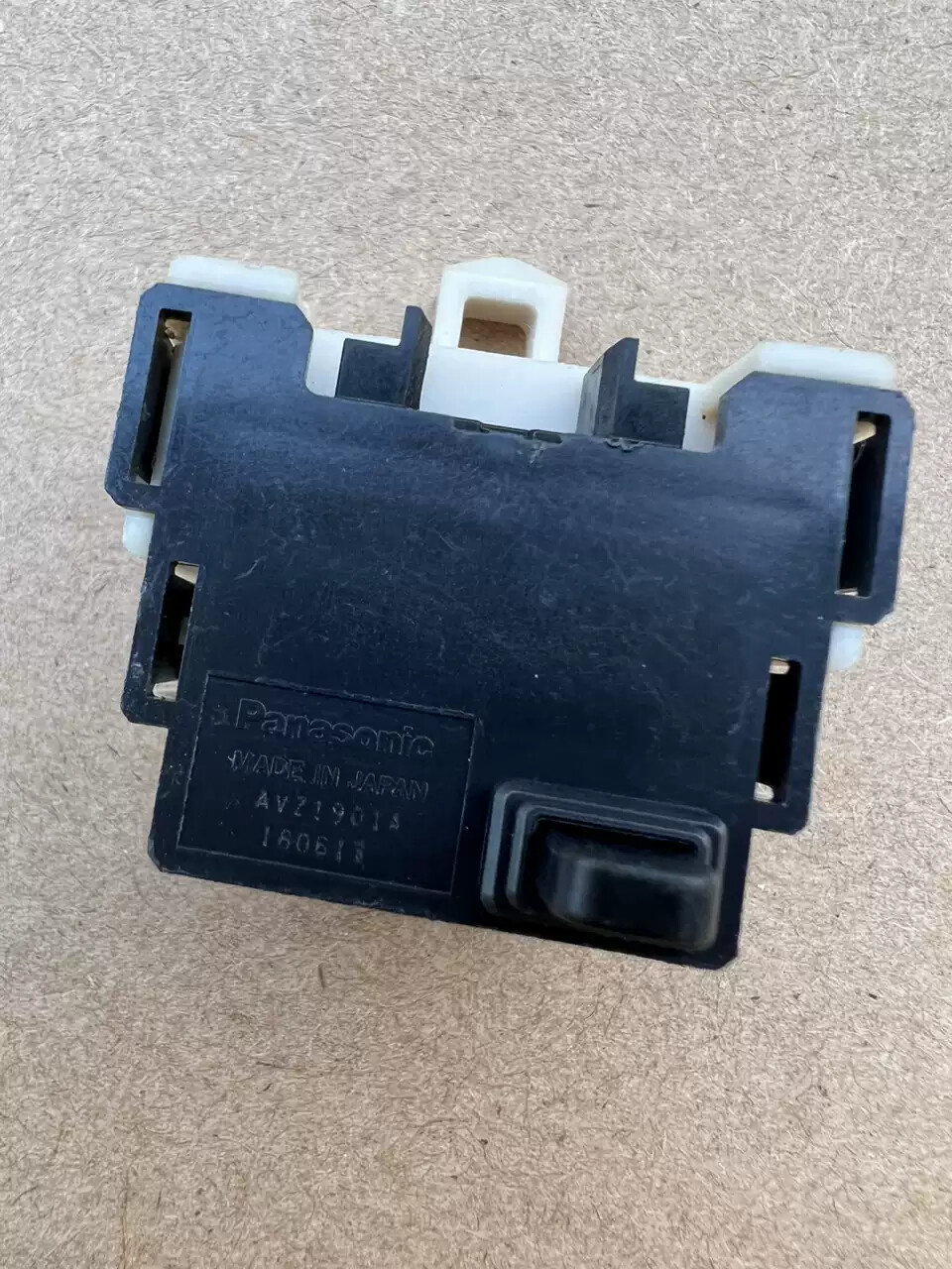 1Pcs New For AVZ1901A self reset button switch