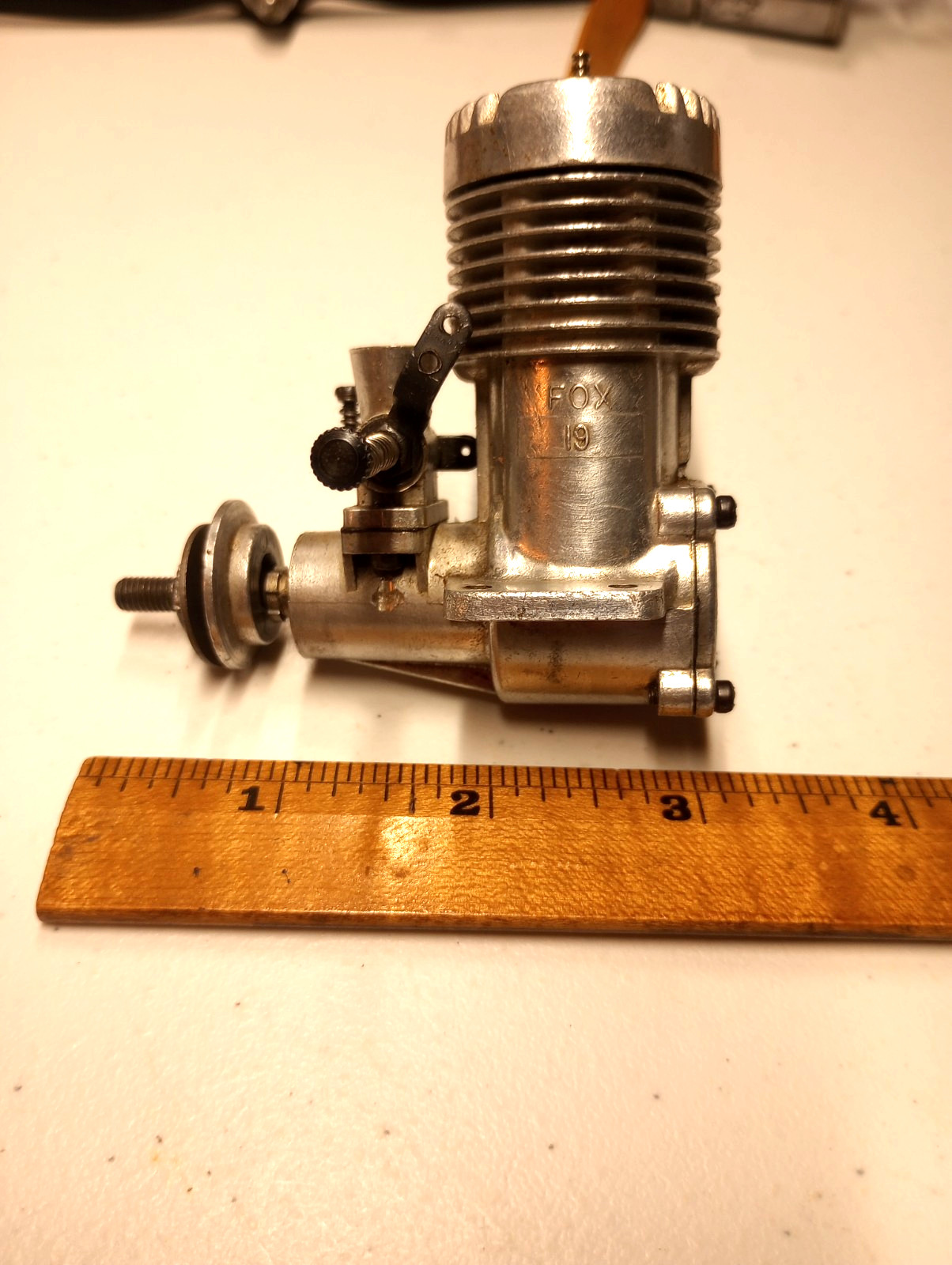 Vtg Fox 19 RC CL Glow Plug Model Airplane Engine Strong Compression!