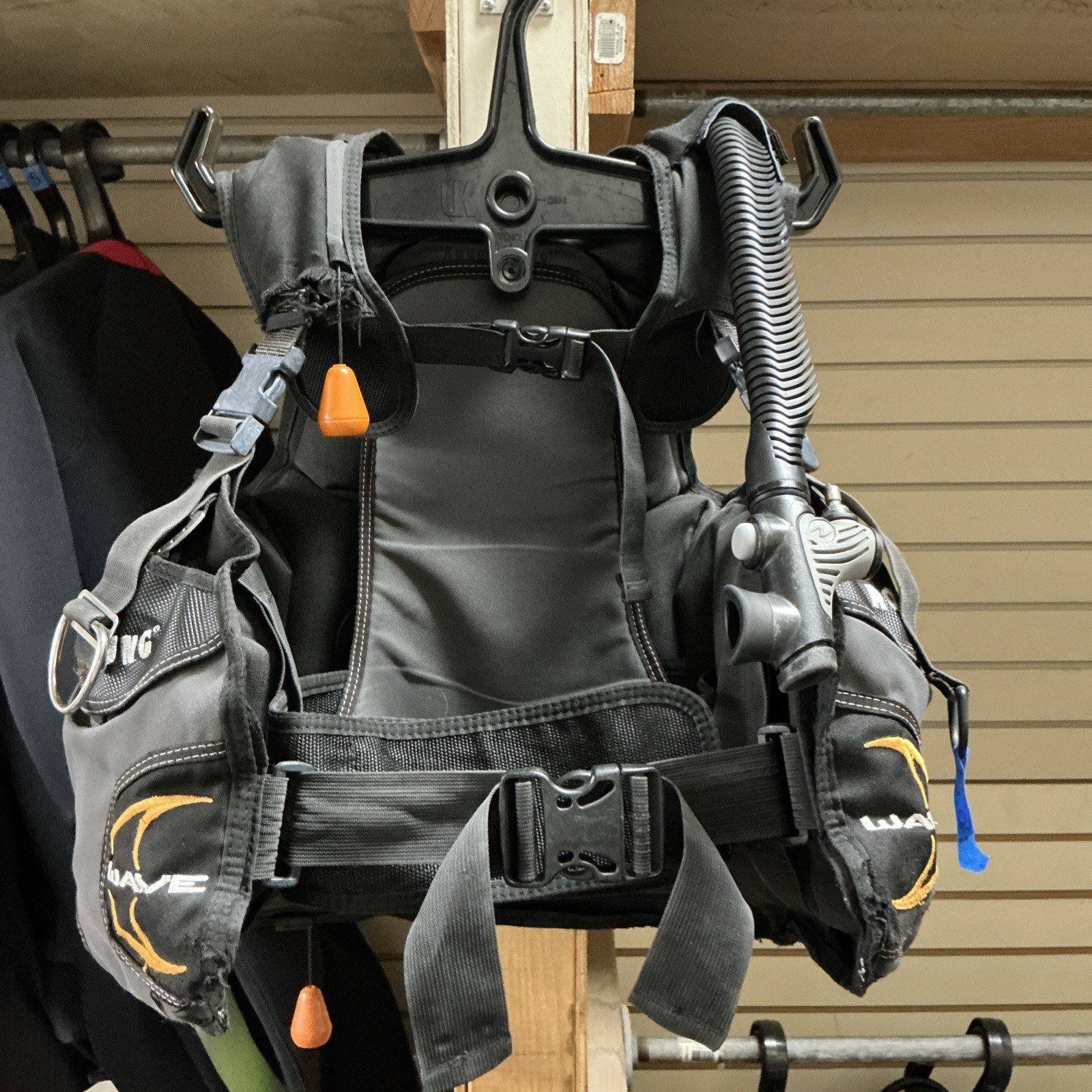 Used as is Aqualung WAVE BC Size Small NON INTEGRATED