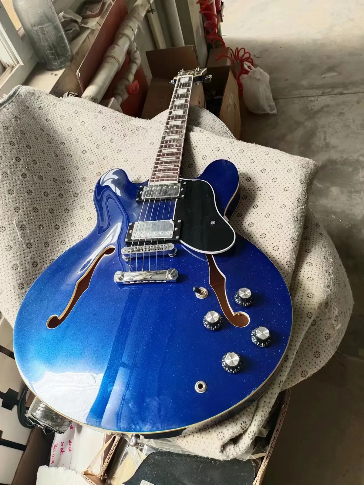 Metallic BlueJazz Guitar Semi Hollow Body Dark Blue Finish Electric-jazz Guitare