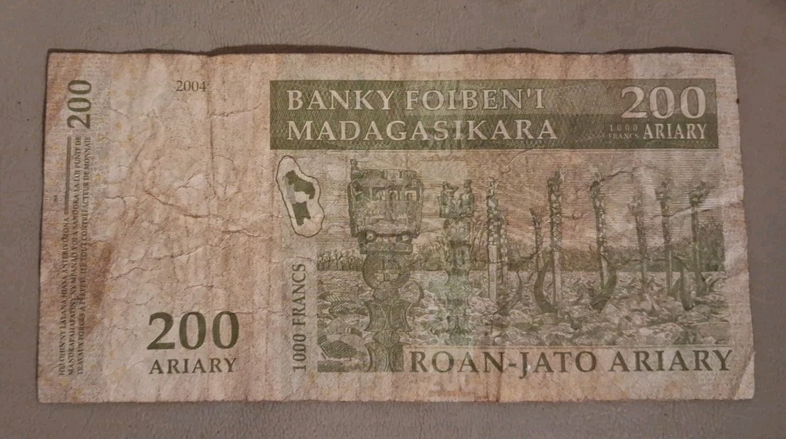 2004 Madagascar 200 Ariary Note