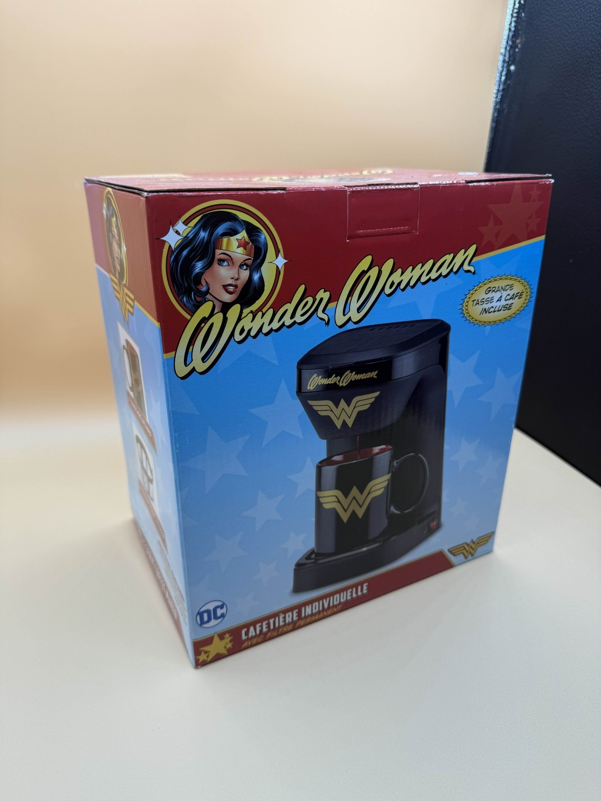 DC Comics Wonder Woman Single Serve Coffee Maker & Mug Set New In Box