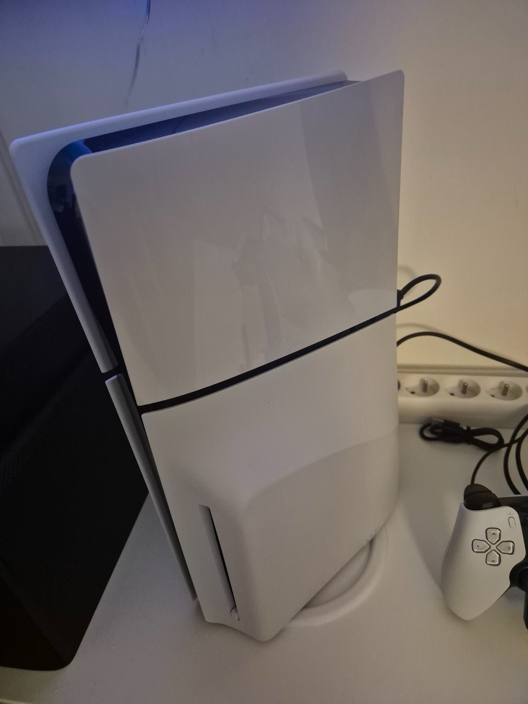 Vertical stand PS5 slim white