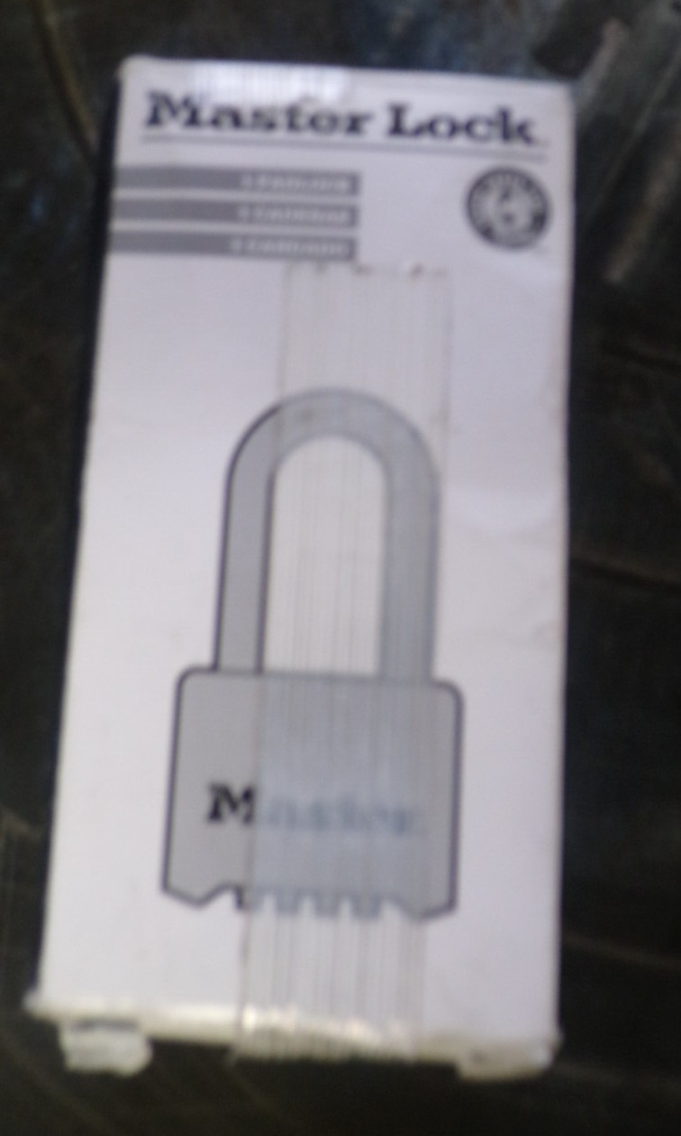 NEW MASTER LOCK 175LH 4 DIAL RESTTABLE COMBINATION LOCK 2 1/4" LONG SHACKLE