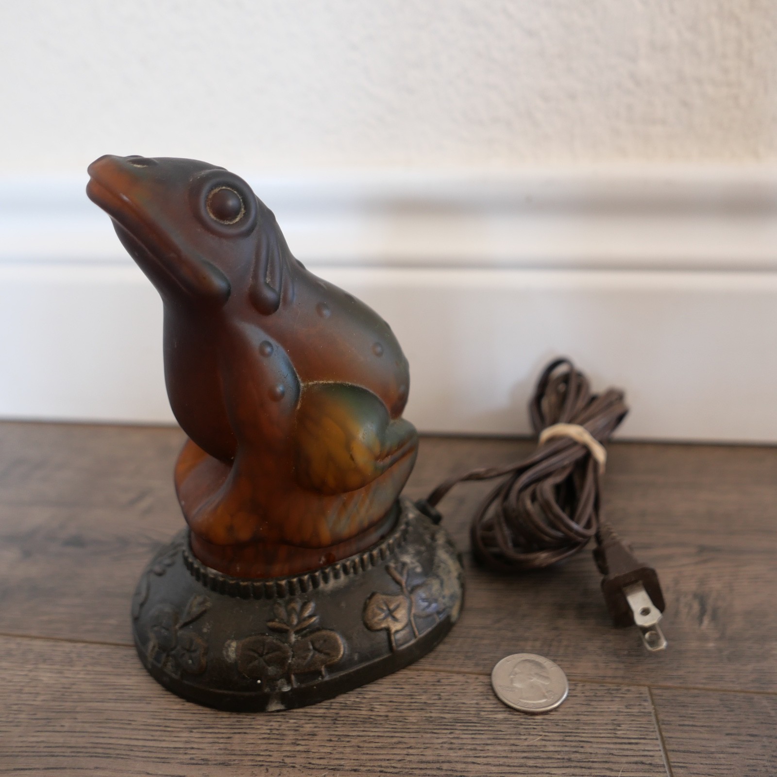 Vintage Frog Cast Iron Base Amber Glass Night Light Accent Table Lamp