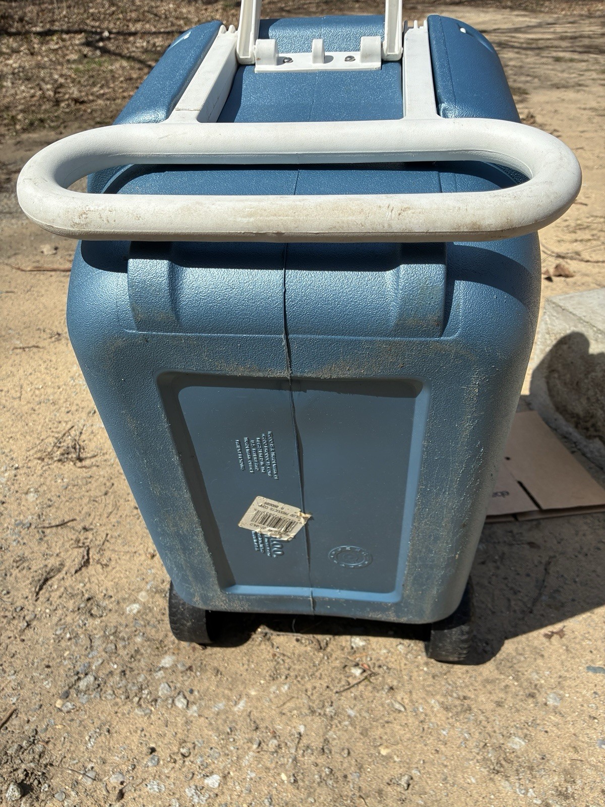 Igloo Max Cold 5 Day Roller Cooler 56 Can Capacity 40-Quart Made In USA