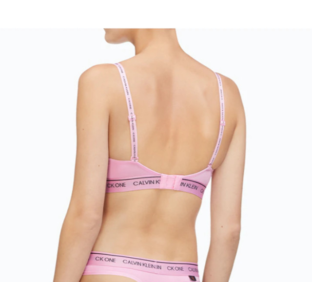 Calvin Klein Womens Ck One Lightly Lined Triangle Bralette in Pink Small