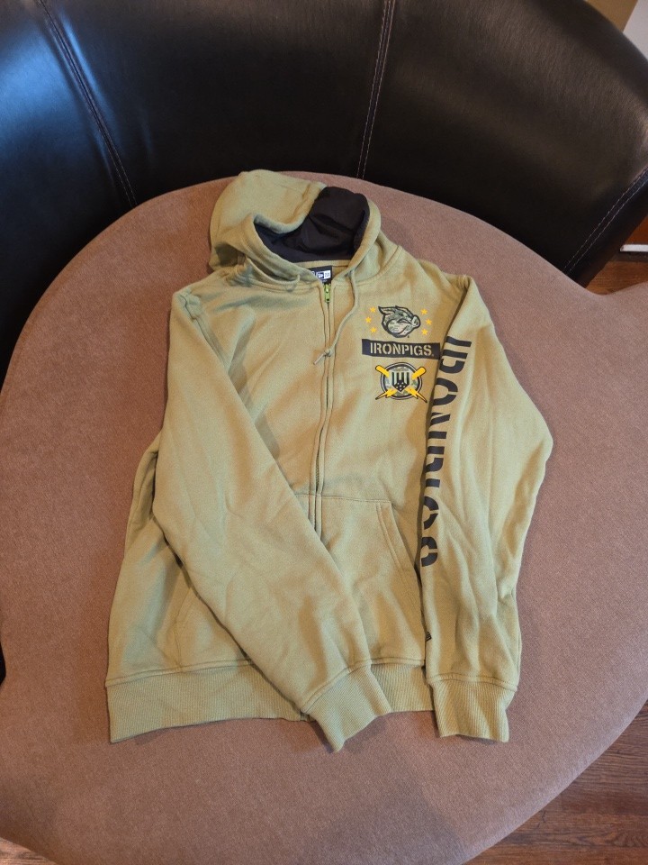 LEHIGH VALLEY IRON PIGS NEW ERA SALUTE TO SERVICE FULL ZIP HOODIE IN LARGE Rare.