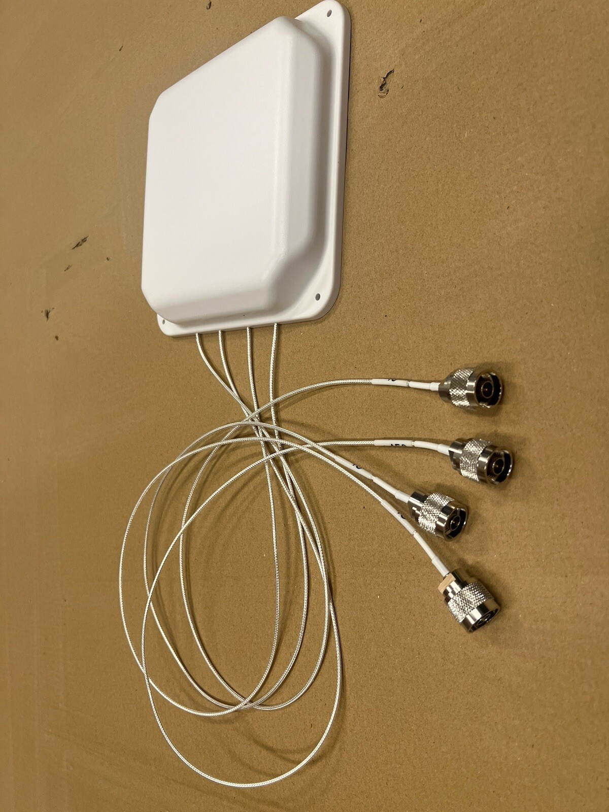 EXTREME  ML-2452-SEC6M4-036 POLARIZED Dual Band Directional Wide Beam Antenna